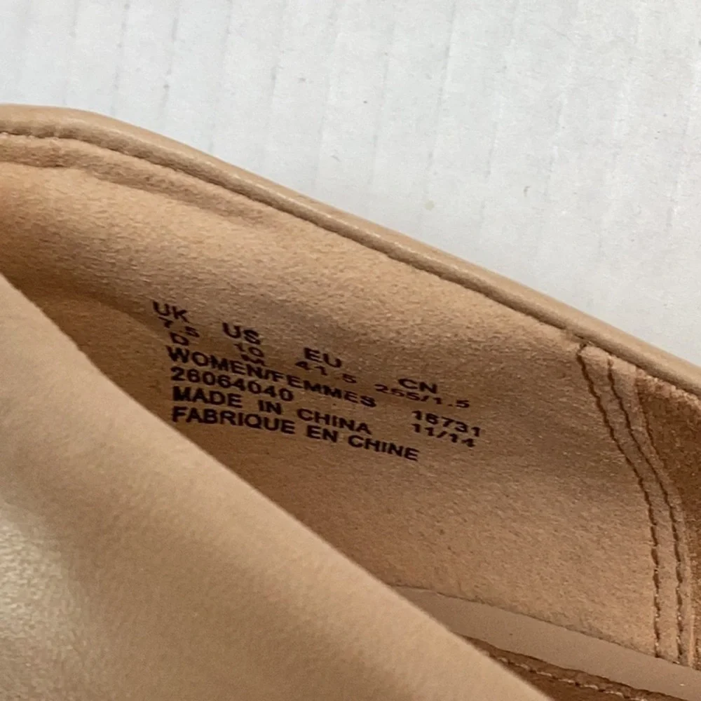 Clarks NWOT Tempt Appeal Women’s size 10 Platform Heels in Nude Leather
